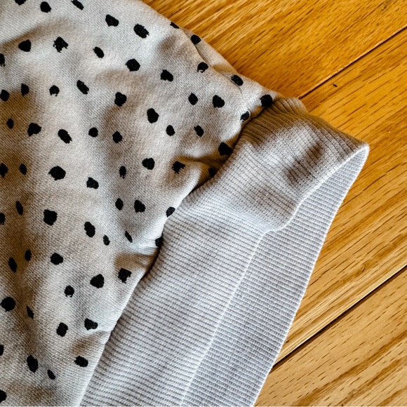 H&M • Sweatshirt - Picture 2 of 5